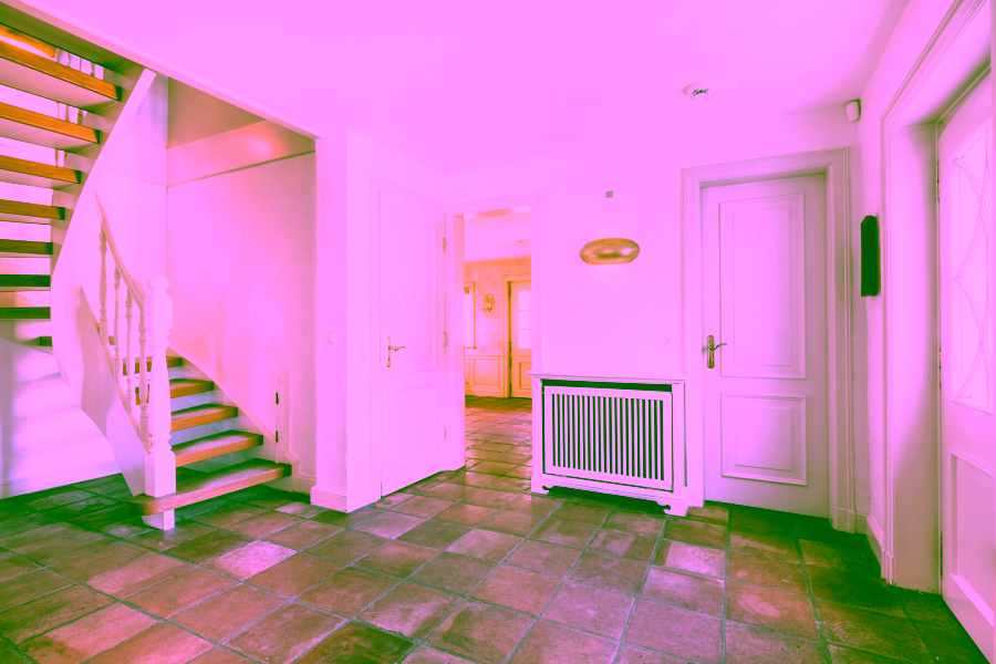 Bild - Reetgedecktes Reihenendhaus in einem wieder errichteten Friesenhof