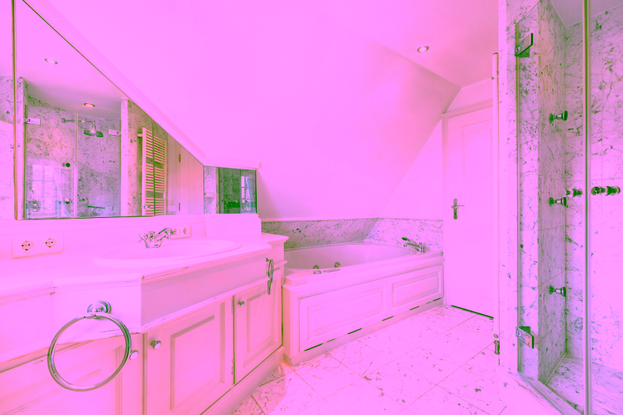 Bild - Reetgedecktes Reihenendhaus in einem wieder errichteten Friesenhof