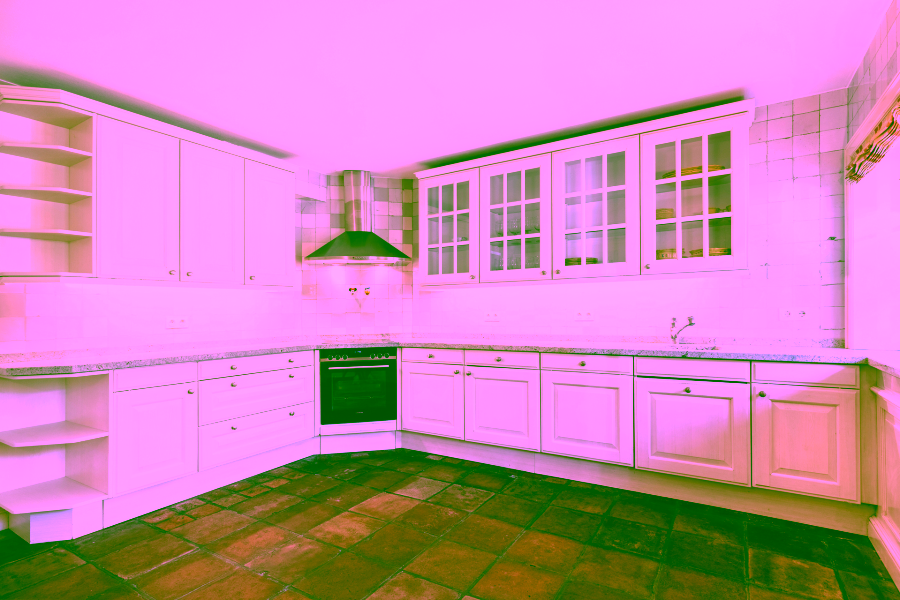 Bild - Reetgedecktes Reihenendhaus in einem wieder errichteten Friesenhof