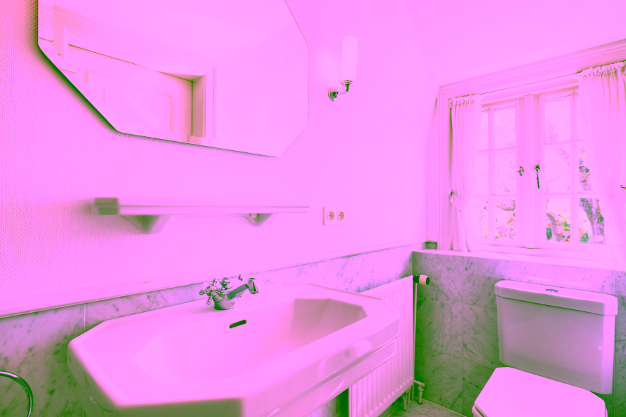 Bild - Reetgedecktes Reihenendhaus in einem wieder errichteten Friesenhof