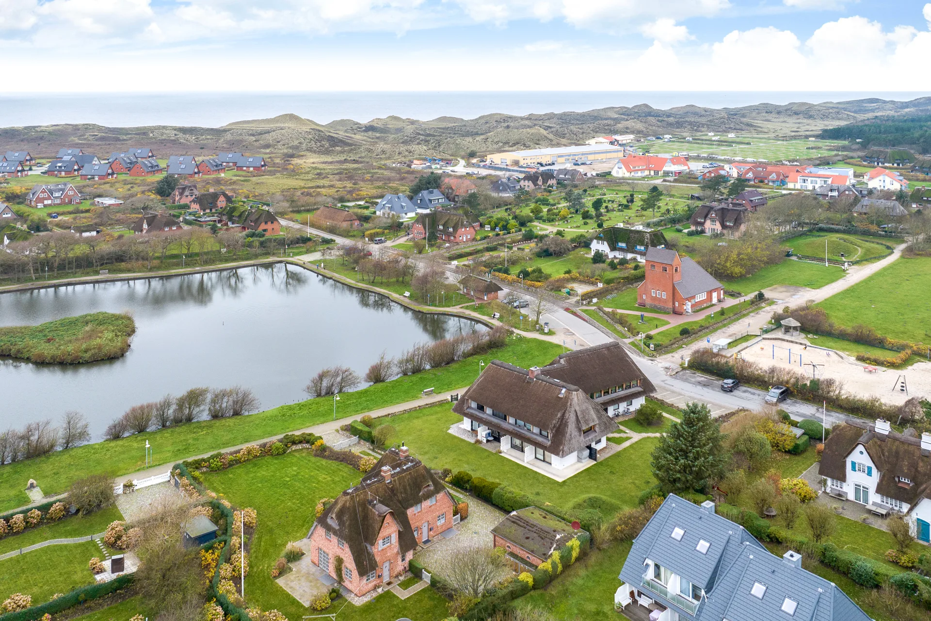 Bild - Schöne Obergeschoss-Wohnung mit Blick auf den Wenningstedter Dorfteich