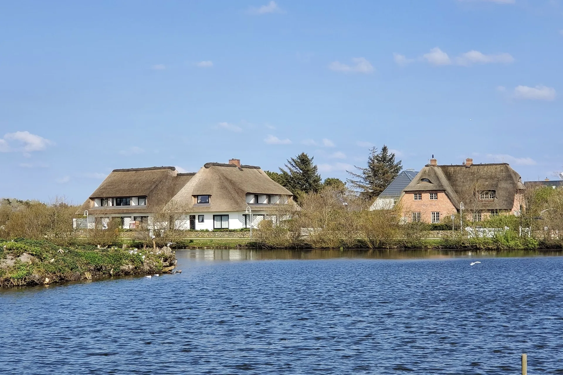 Bild - Schöne Obergeschoss-Wohnung mit Blick auf den Wenningstedter Dorfteich