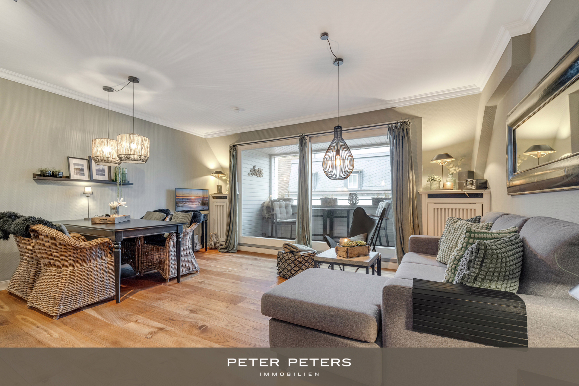 Stilvolle Dachgeschoss Wohnung mit Balkon - Titelbild (28873)