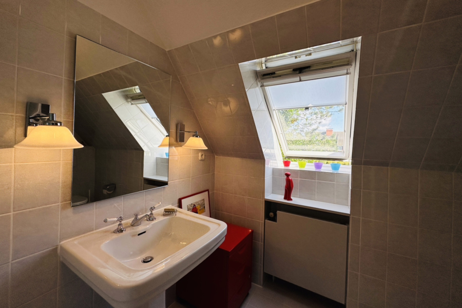 Bild - Haushälfte mit schönem, eingewachsenem Garten im beschaulichen Teil von Morsum