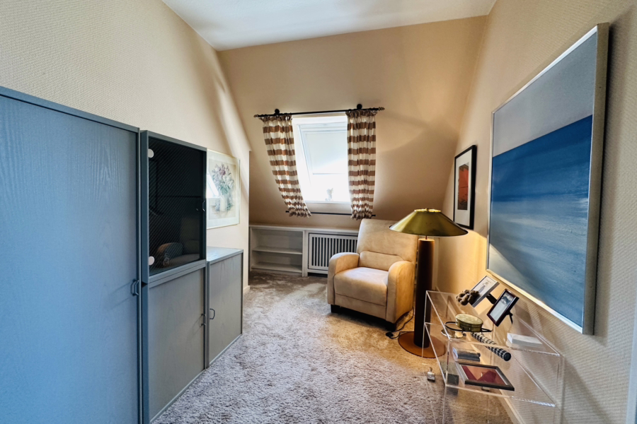 Bild - Haushälfte mit schönem, eingewachsenem Garten im beschaulichen Teil von Morsum