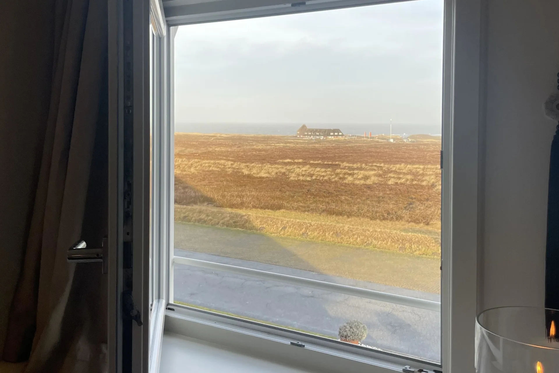 Bild - Tolles Appartement mit einmaligem Meer-und Heideblick in bester Lage von Kampen
