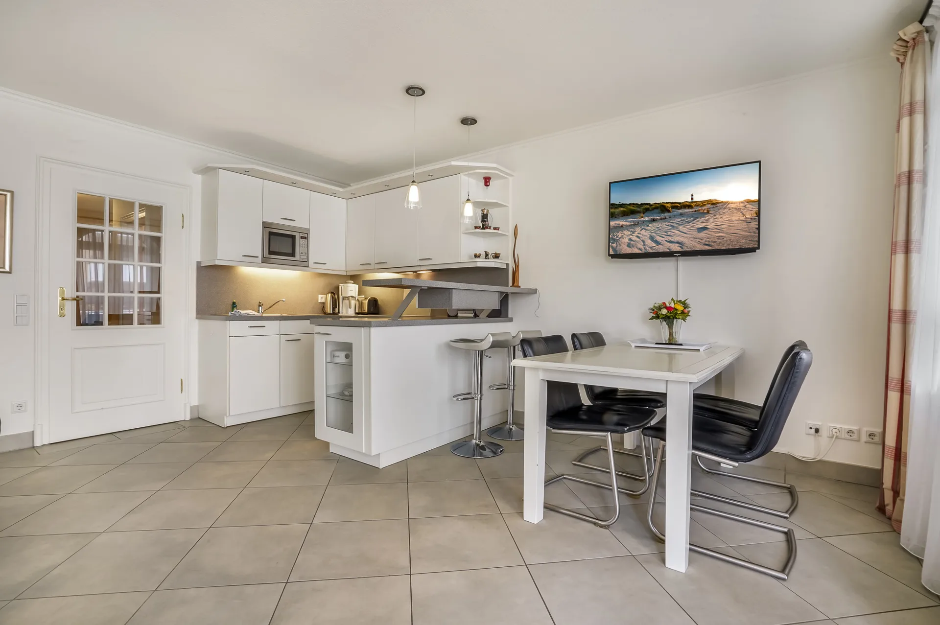 Bild - Zwei Zimmer Wohnung im Herzen von Westerland mit Fahrstuhl, Tiefgarage und Wellnessbereich