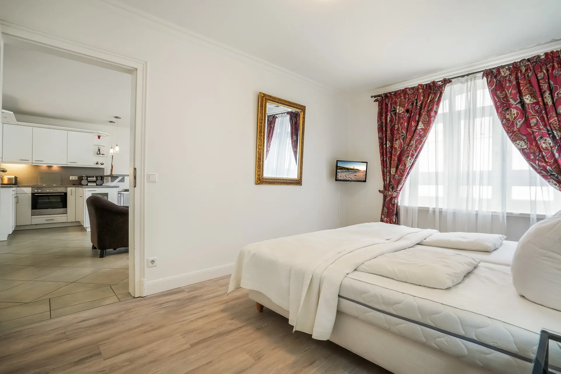 Bild - Zwei Zimmer Wohnung im Herzen von Westerland mit Fahrstuhl, Tiefgarage und Wellnessbereich