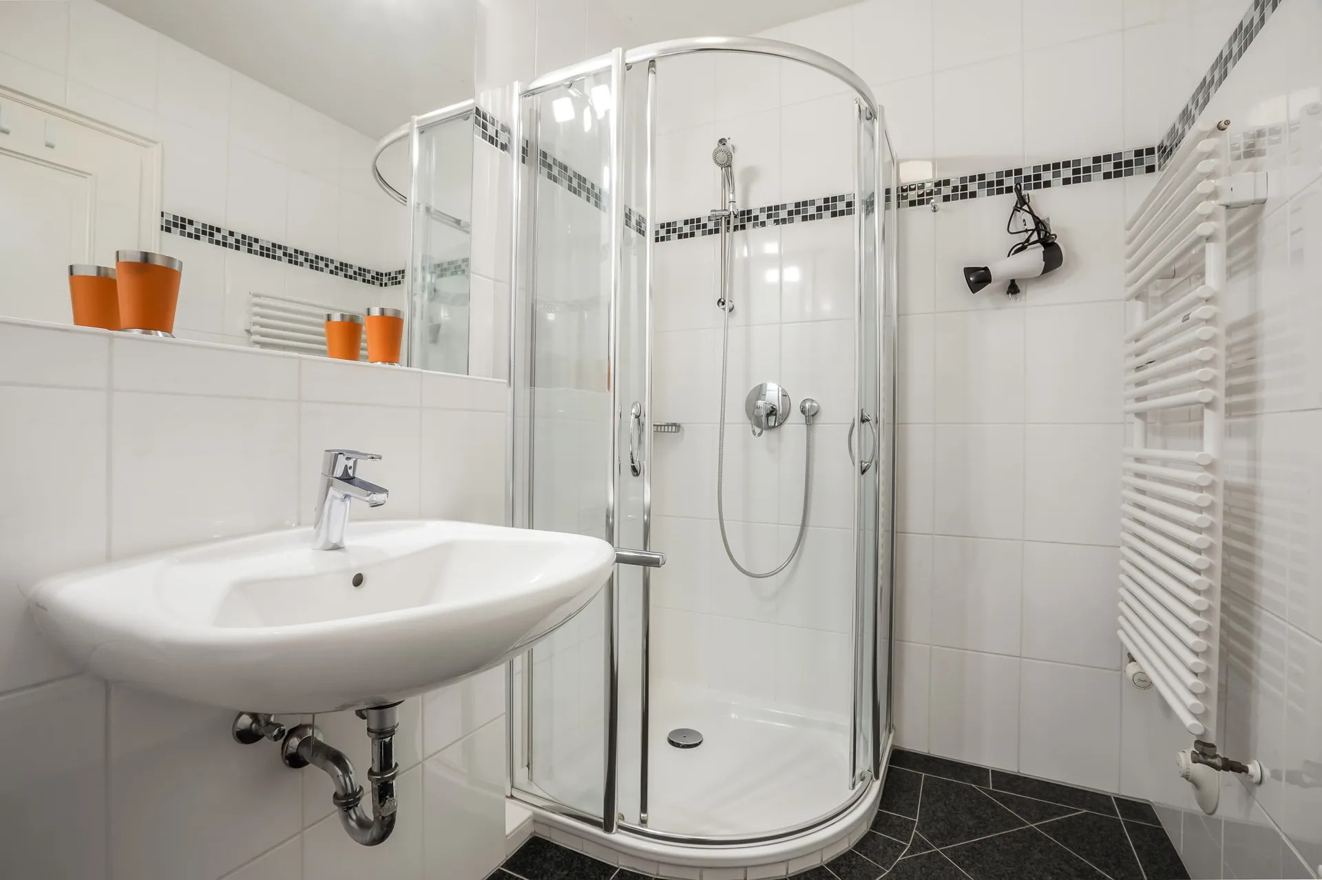 Bild - Zwei Zimmer Wohnung im Herzen von Westerland mit Fahrstuhl, Tiefgarage und Wellnessbereich
