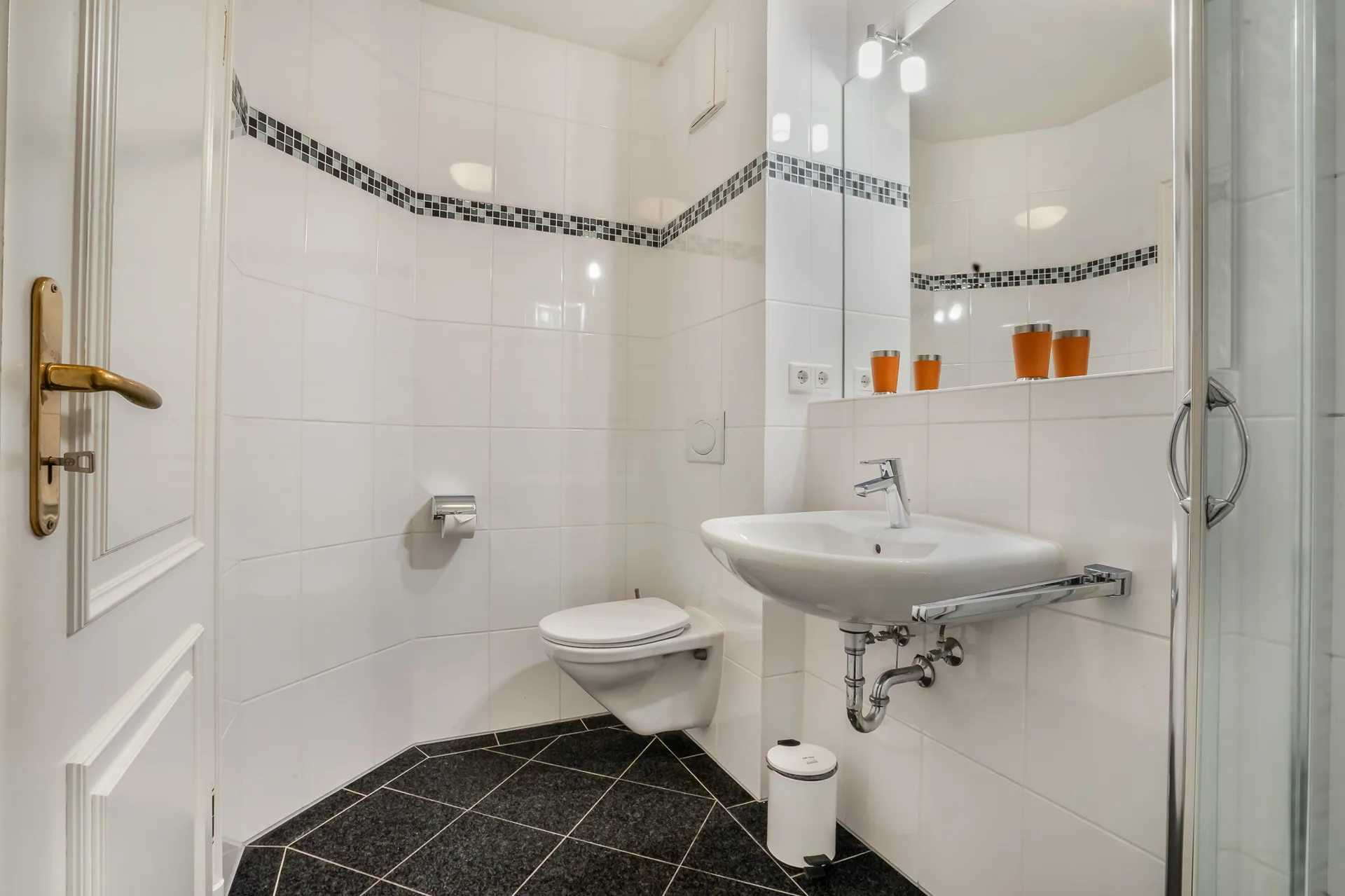 Bild - Zwei Zimmer Wohnung im Herzen von Westerland mit Fahrstuhl, Tiefgarage und Wellnessbereich