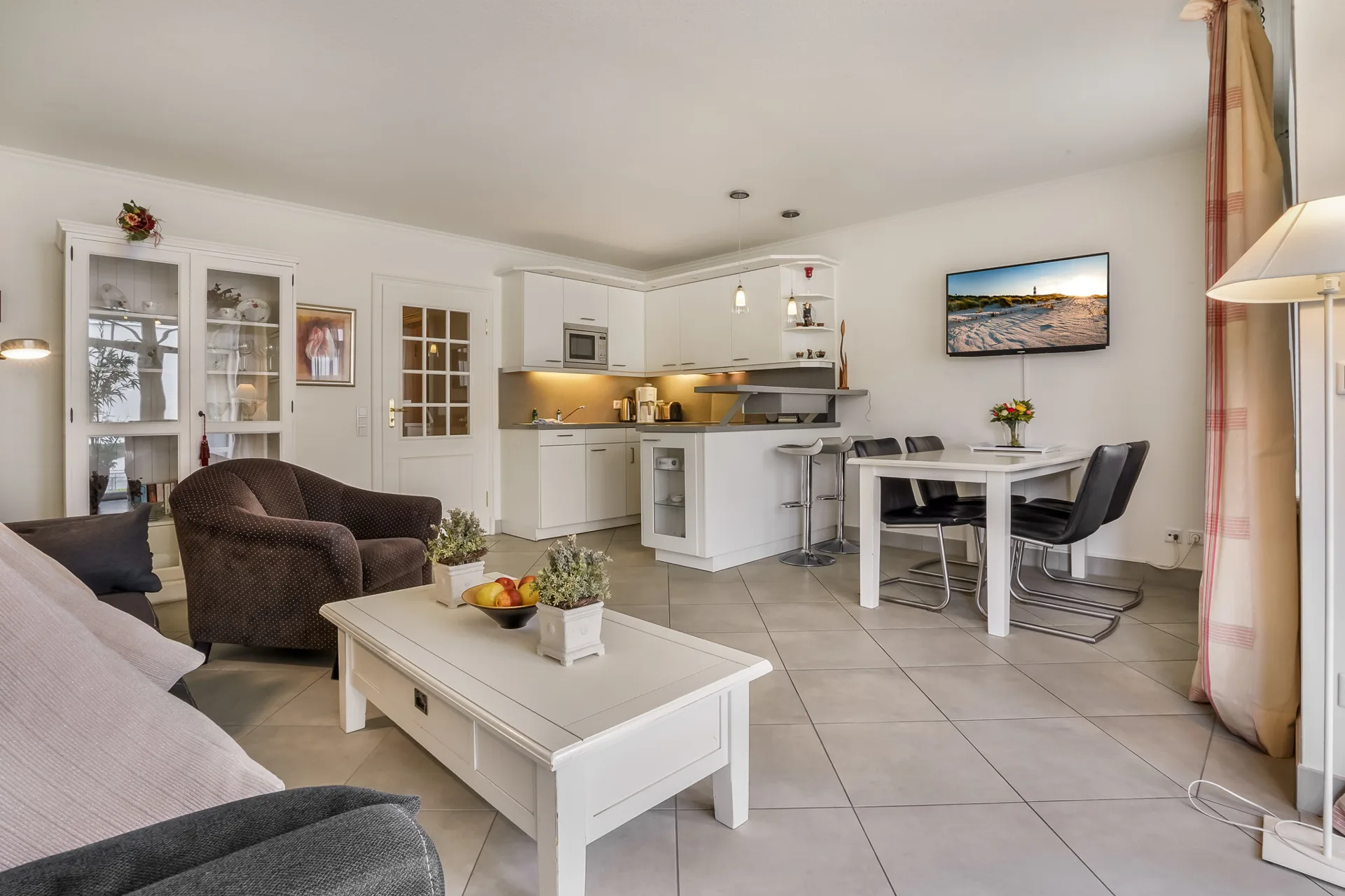 Bild - Zwei Zimmer Wohnung im Herzen von Westerland mit Fahrstuhl, Tiefgarage und Wellnessbereich