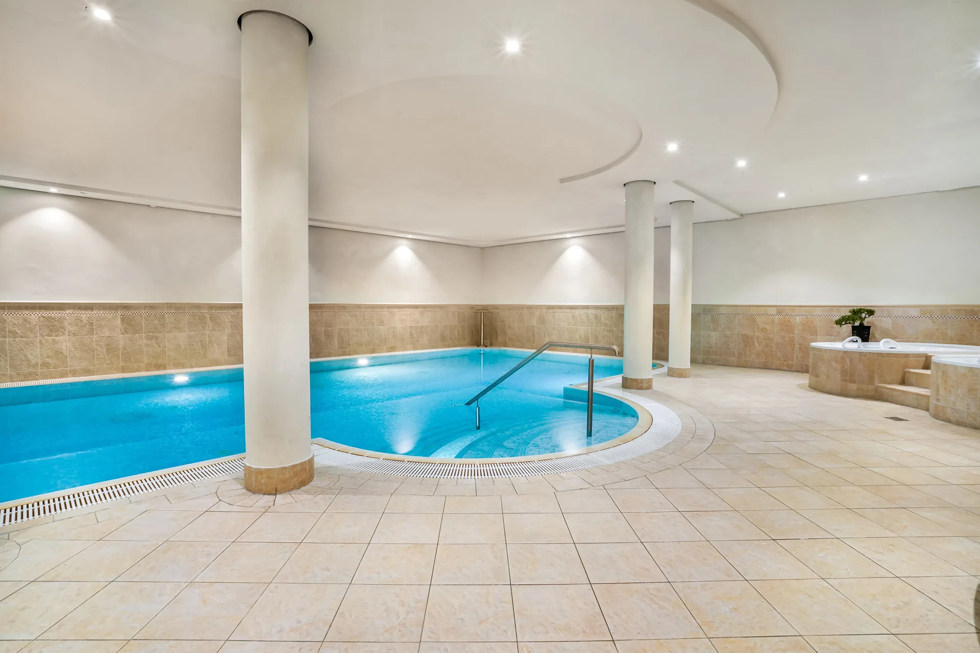 Bild - Zwei Zimmer Wohnung im Herzen von Westerland mit Fahrstuhl, Tiefgarage und Wellnessbereich