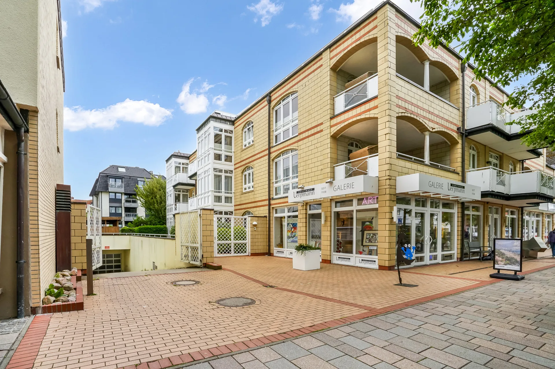 Bild - Zwei Zimmer Wohnung im Herzen von Westerland mit Fahrstuhl, Tiefgarage und Wellnessbereich