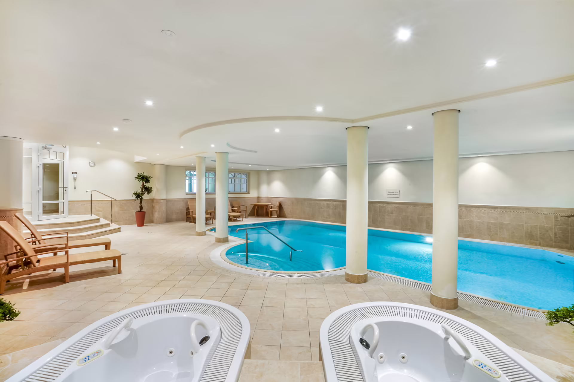 Bild - Zwei Zimmer Wohnung im Herzen von Westerland mit Fahrstuhl, Tiefgarage und Wellnessbereich