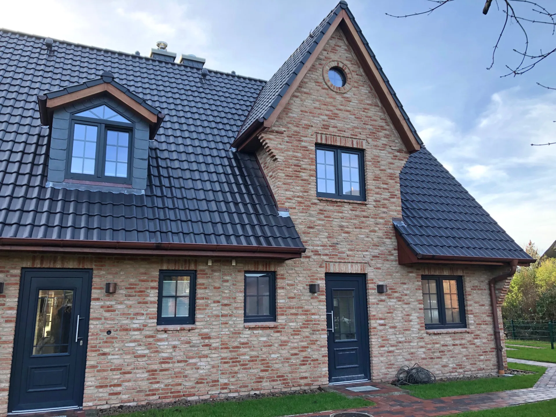 Bild - Neubau eines Doppelhauses mit einer Dauerwohnung an den Tinnumer Wiesen