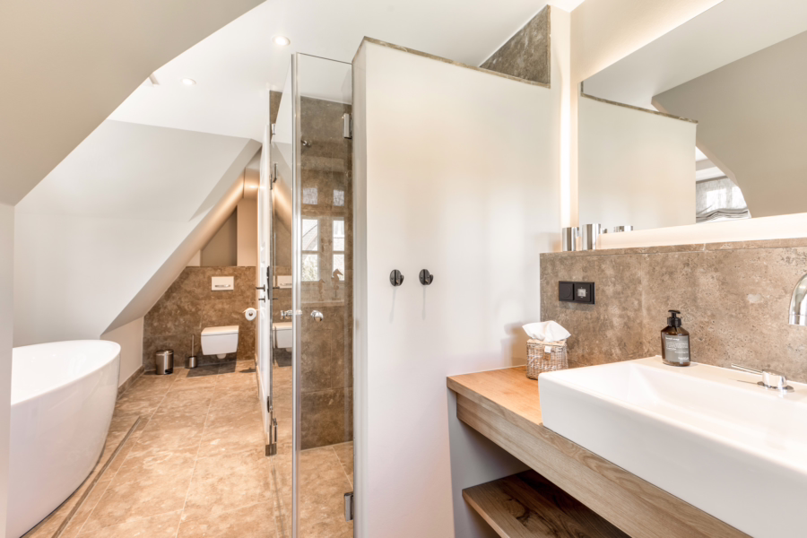 Bild - Neuwertige Doppelhaushälfte unter Reet mit großzügigem Garten in Wenningstedt