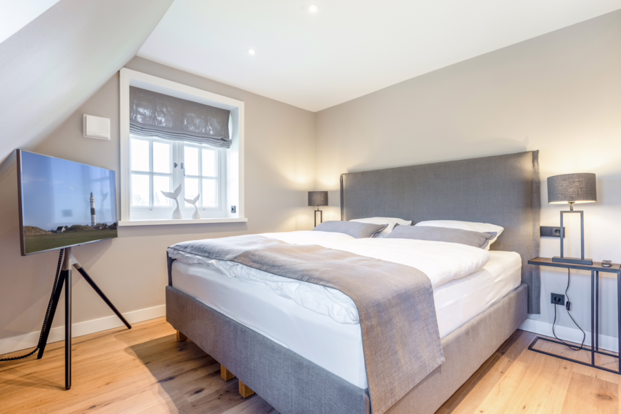 Bild - Neuwertige Doppelhaushälfte unter Reet mit großzügigem Garten in Wenningstedt