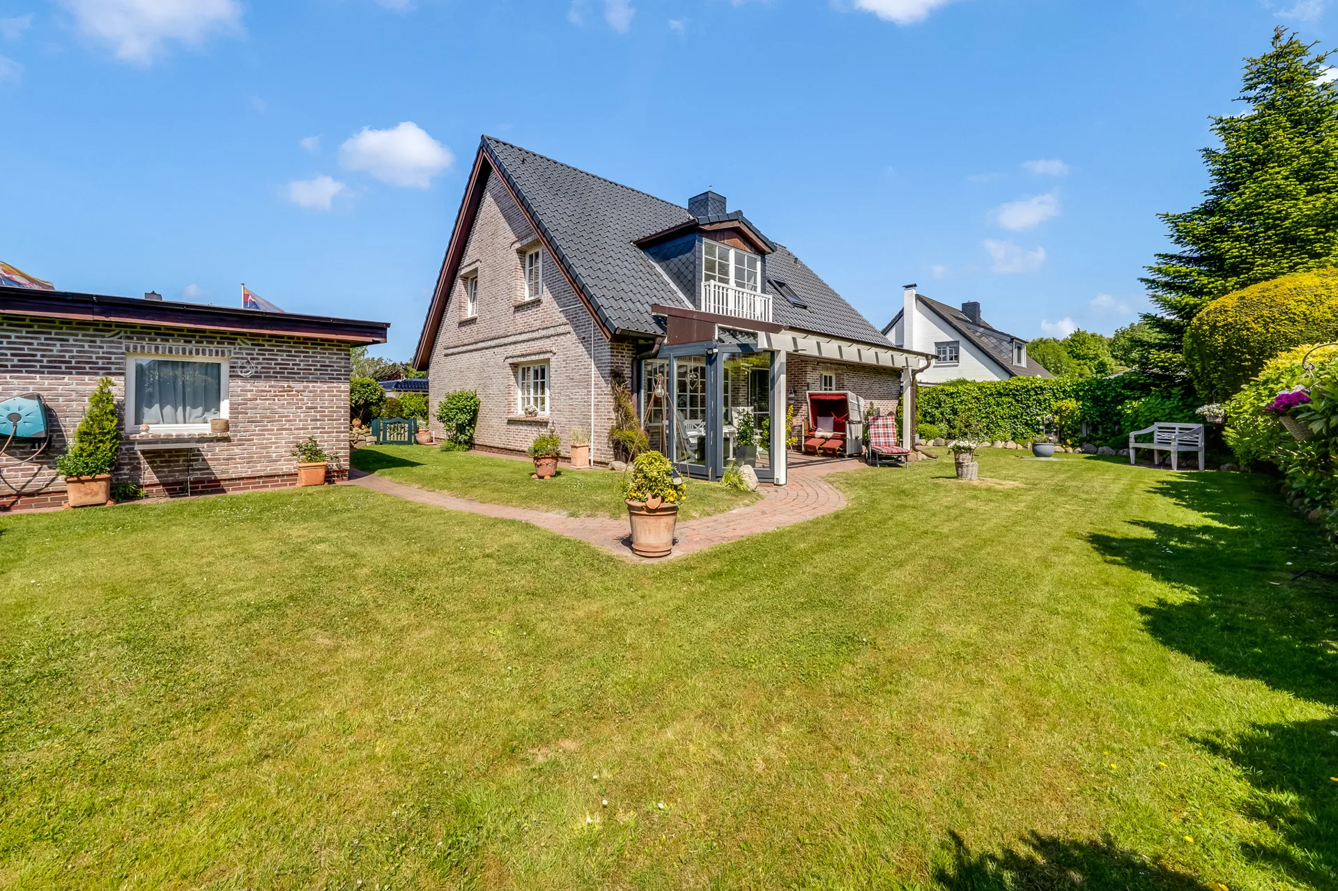 Bild - Saniertes Einzelhaus mit schönem Garten