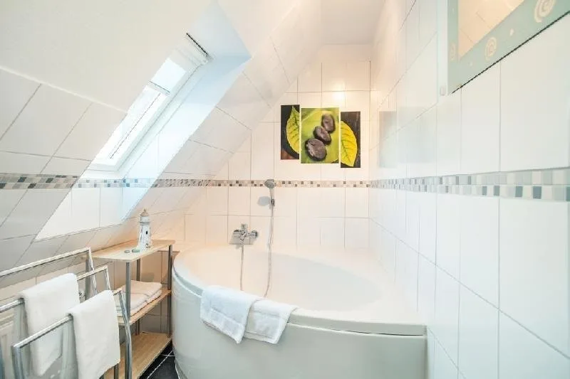 Bild - Doppelhaushälfte mit Dachterrasse und Garage nahe den Lister Dünen