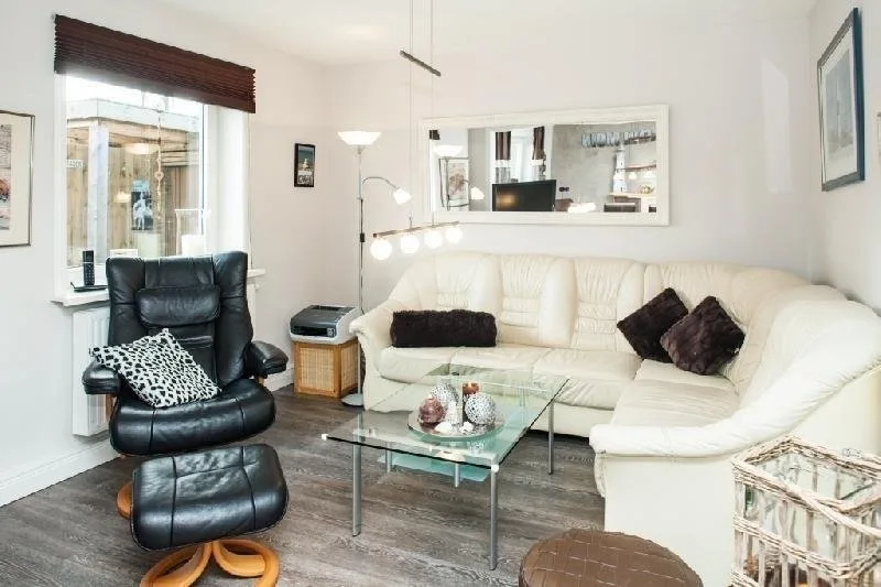Bild - Doppelhaushälfte mit Dachterrasse und Garage nahe den Lister Dünen