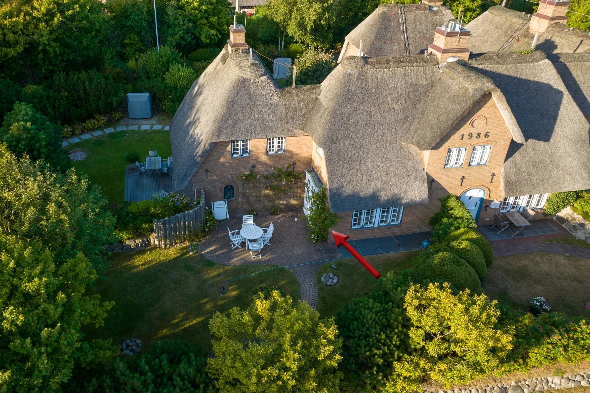 Bild - Schönes Friesenhausteil unter Reet in ruhiger Lage von Kampen