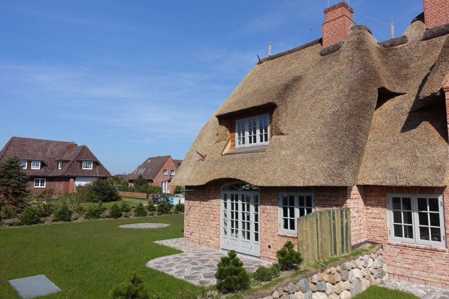 Bild - Haushälfte unter Reet in schöner Wohnlage in Wenningstedt