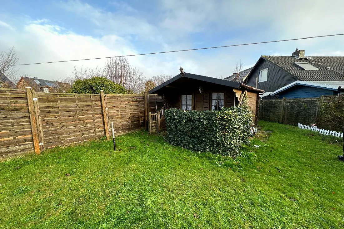 Bild - Einfamilienhaus im nördlichen Stadtgebiet von Westerland zum Sanieren oder neu bauen