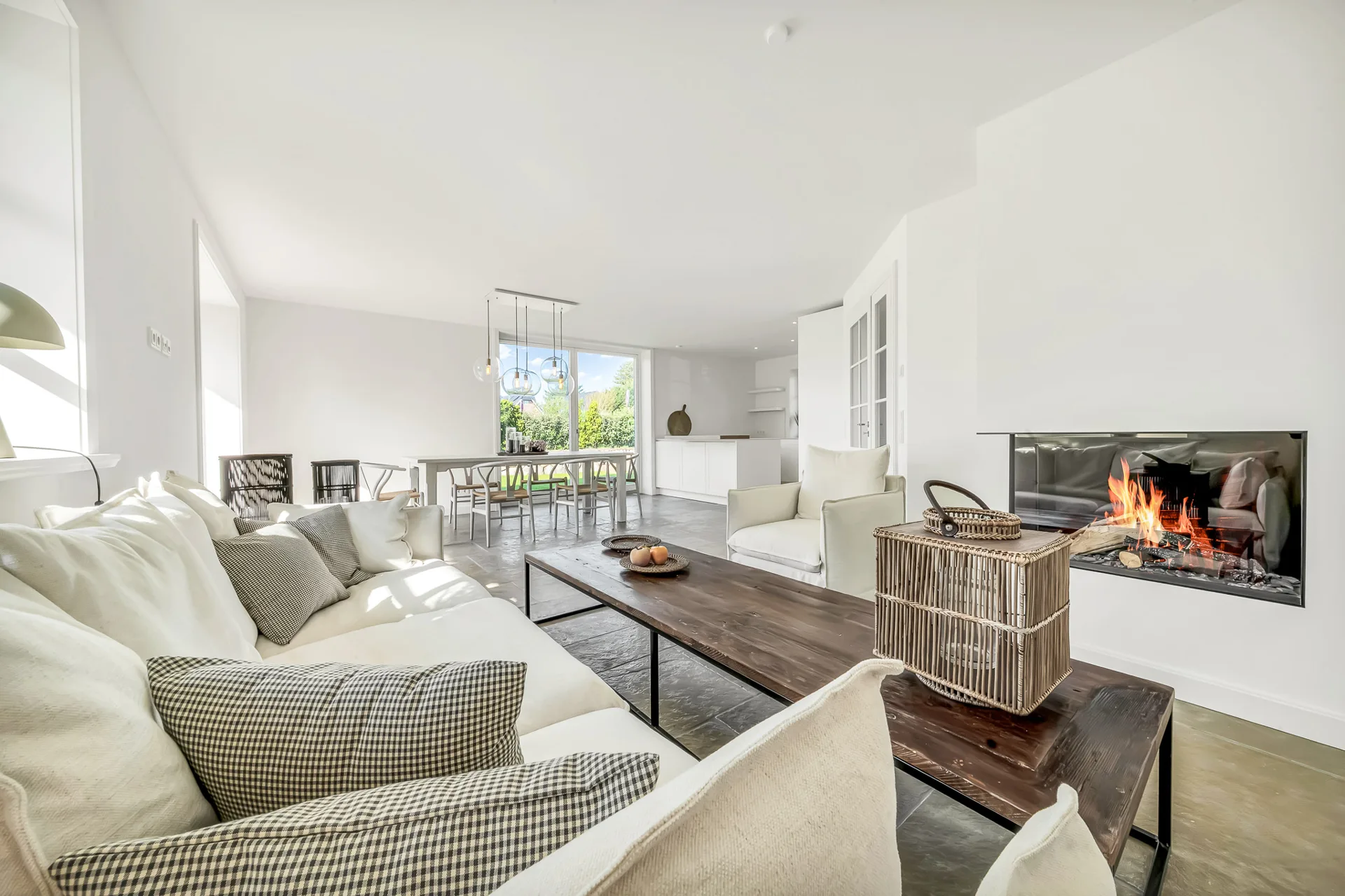 Neubau von einer reetgedeckten FW-Haushälfte mit einem eigenen Garagenplatz - Bild (101069)