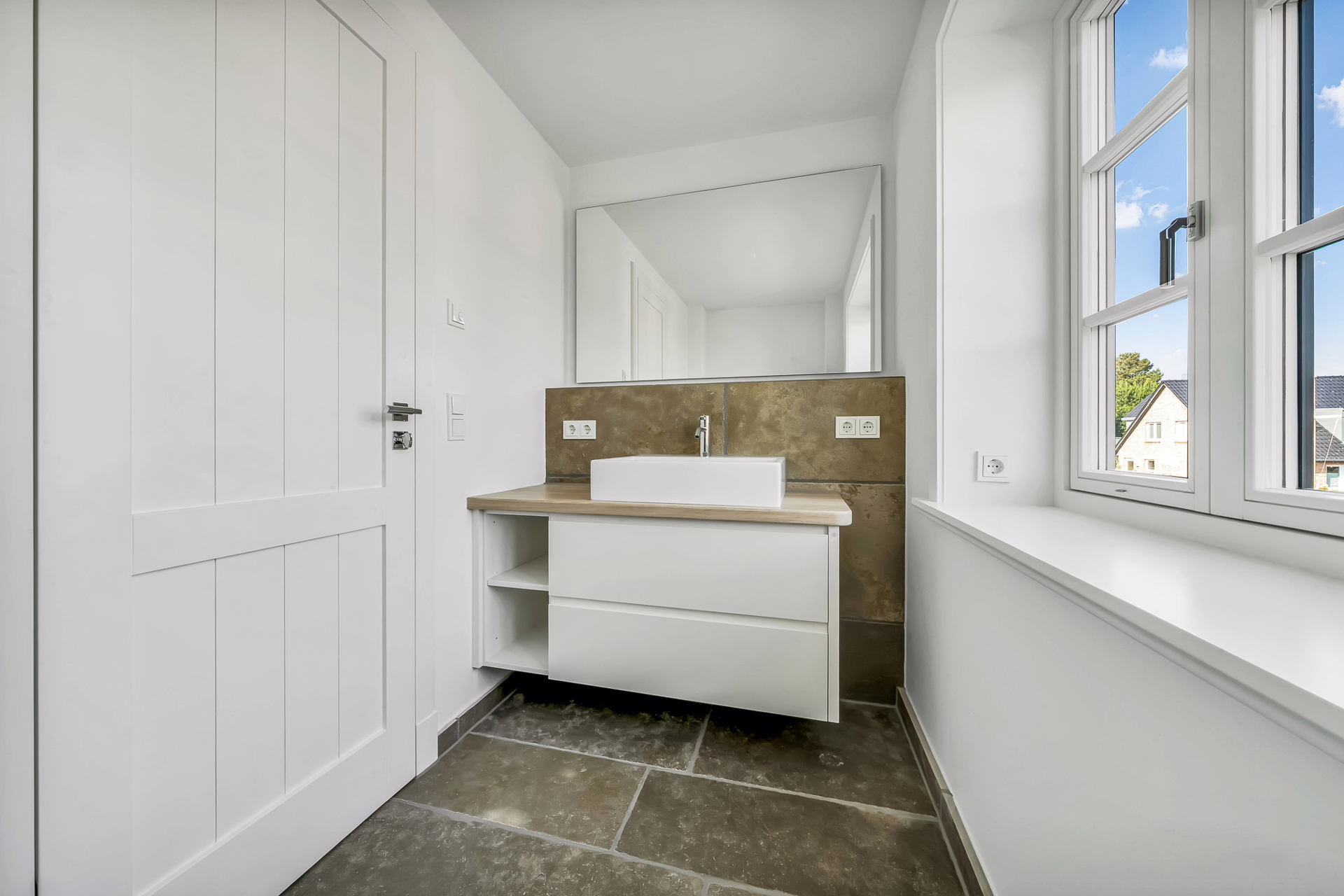 Bild - Neubau von reetgedeckten FW-Haushälften mit jeweils einem eigenen Garagenplatz