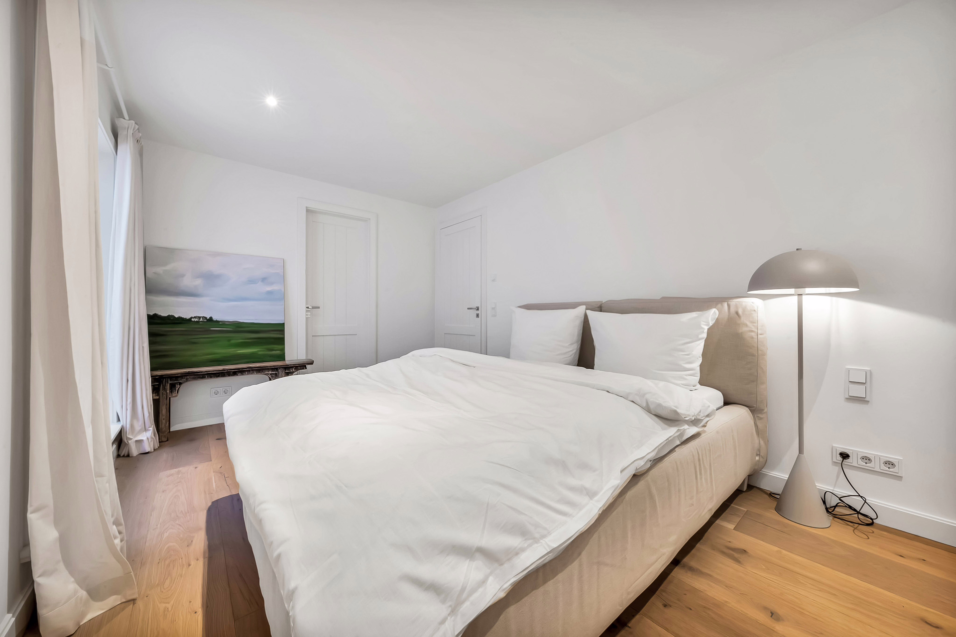 Bild - Neubau von reetgedeckten FW-Haushälften mit jeweils einem eigenen Garagenplatz