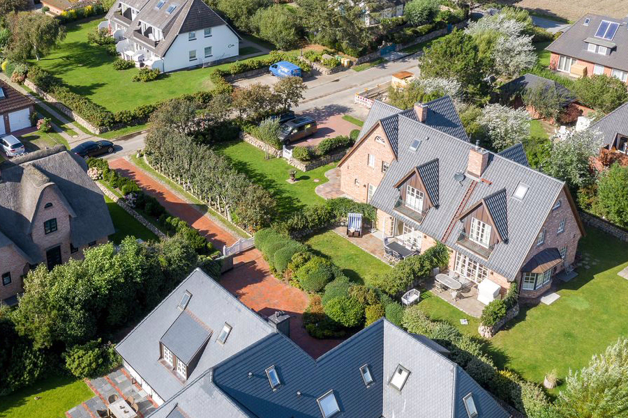 Bild - Schönes Mittelhausteil in der Nähe des Wenningstedter Dorfteiches