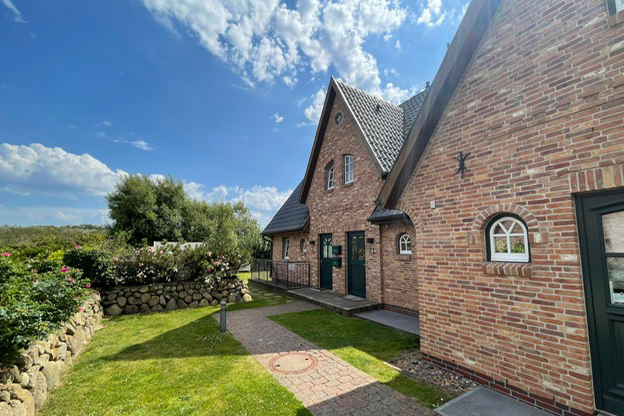 Bild - Schönes Mittelhausteil in der Nähe des Wenningstedter Dorfteiches