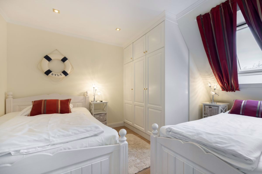 Bild - Schönes Mittelhausteil in der Nähe des Wenningstedter Dorfteiches