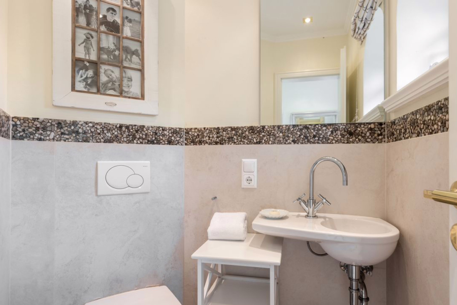 Bild - Schönes Mittelhausteil in der Nähe des Wenningstedter Dorfteiches