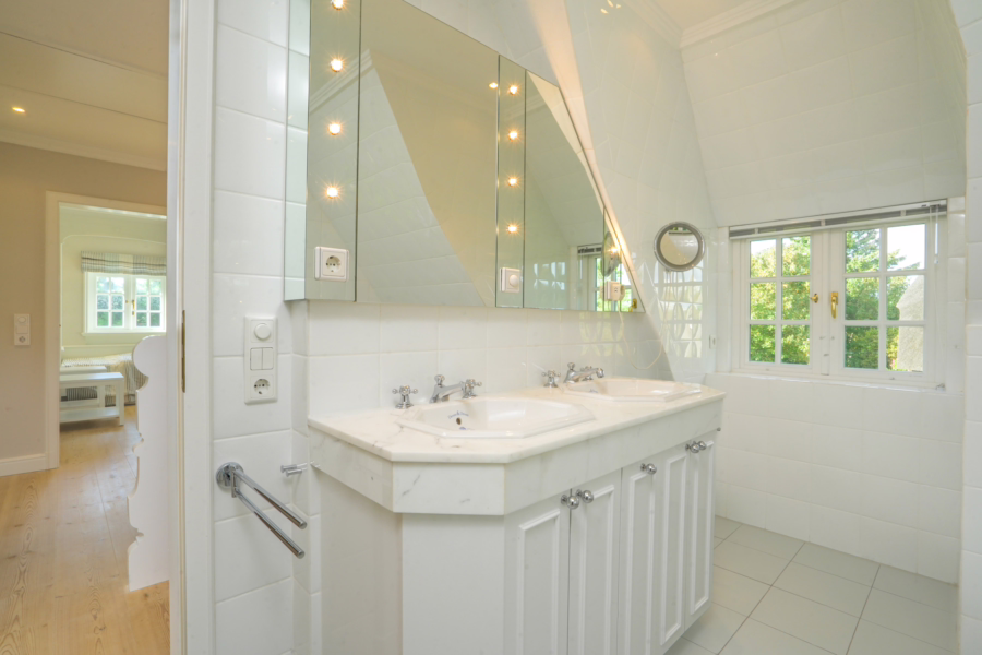 Bild - Schönes Domizil unter Reet in ruhiger Lage von Kampen