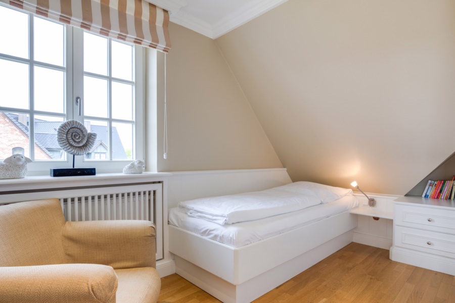 Bild - Hochwertige Dachgeschosswohnung in strandnaher Lage von Westerland