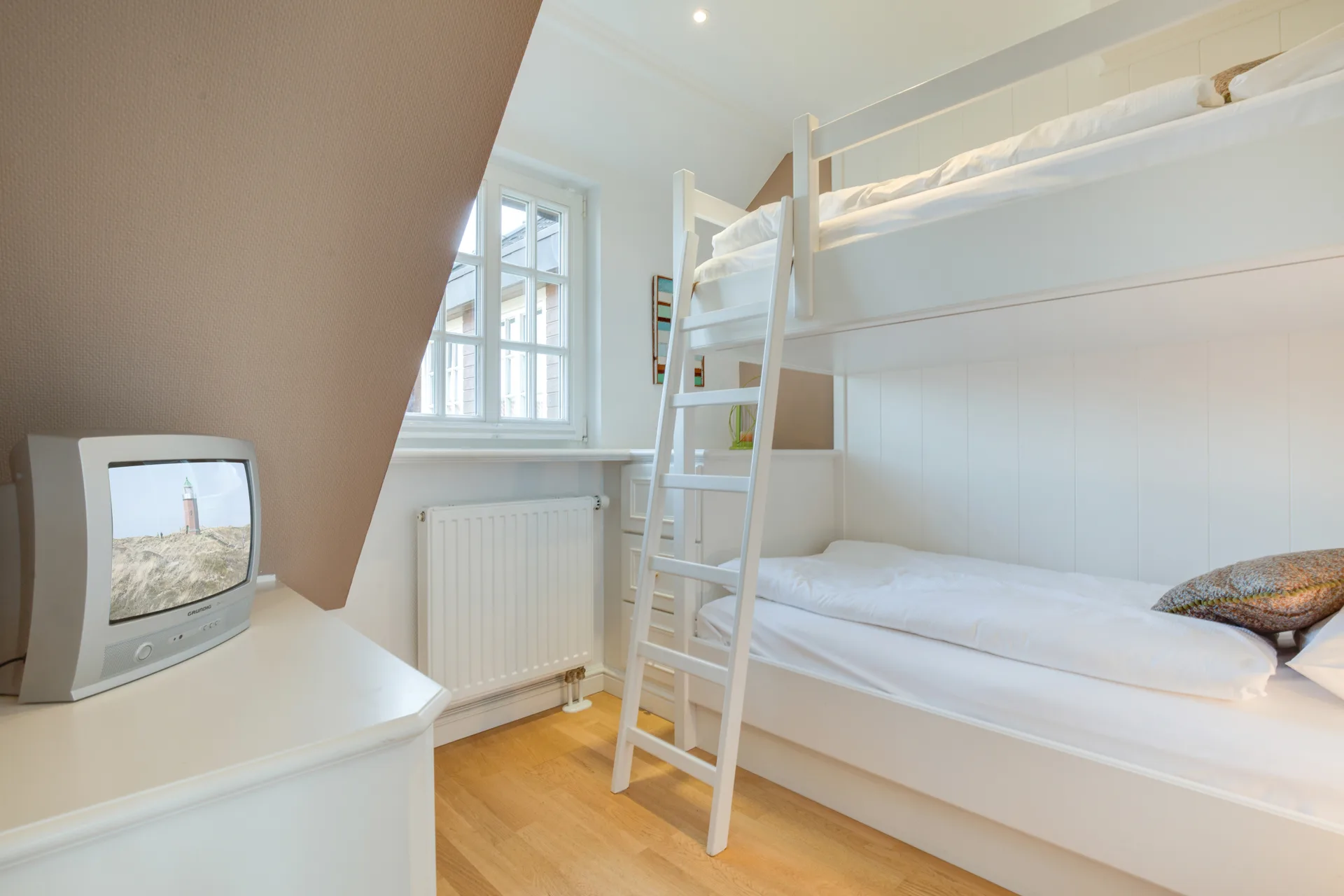 Bild - Charmante und helle Obergeschosswohnung mit Balkon in zentraler Lage von Wenningstedt