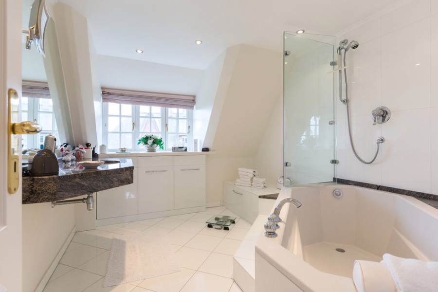 Bild - Seltenes Angebot – freistehendes Reetdachhaus in 2. Wattreihe