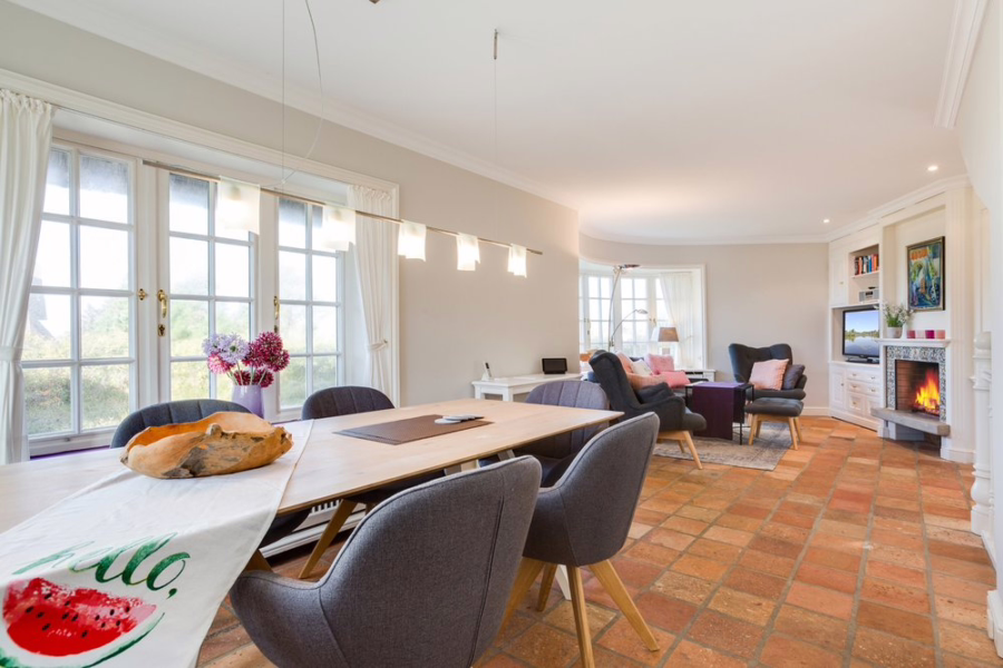 Bild - Schmucke Reethaushälfte mit Erdgarage und Blick in die Kampener Dünen