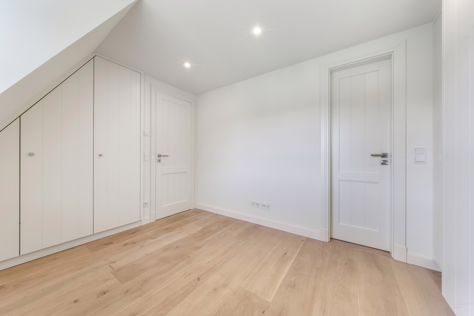 Bild - Neubau eines tollen Doppelhauses unter Reet mit genehmigter Ferienvermietung und Garage