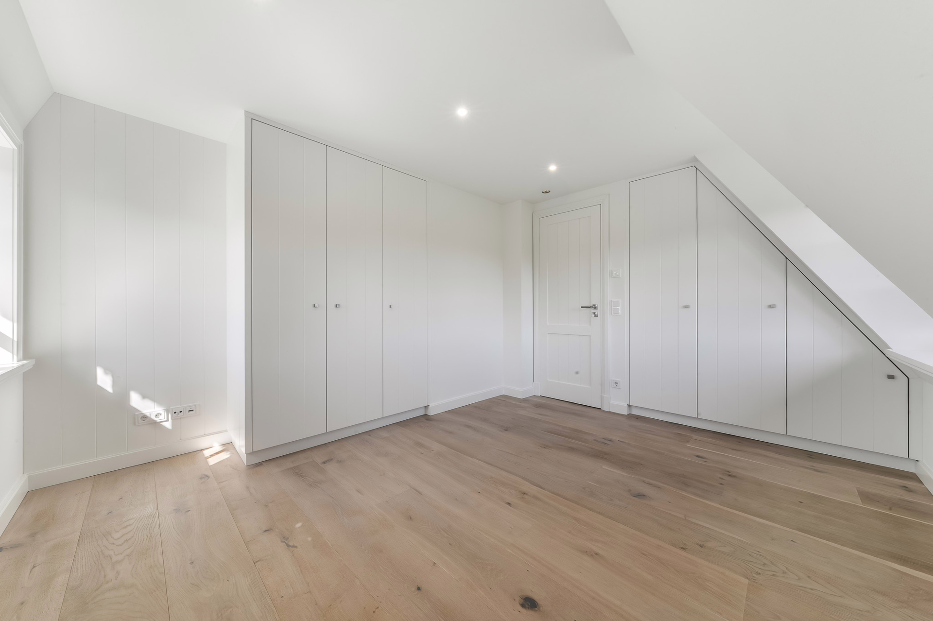 Bild - Neubau eines tollen Doppelhauses unter Reet mit genehmigter Ferienvermietung und Garage