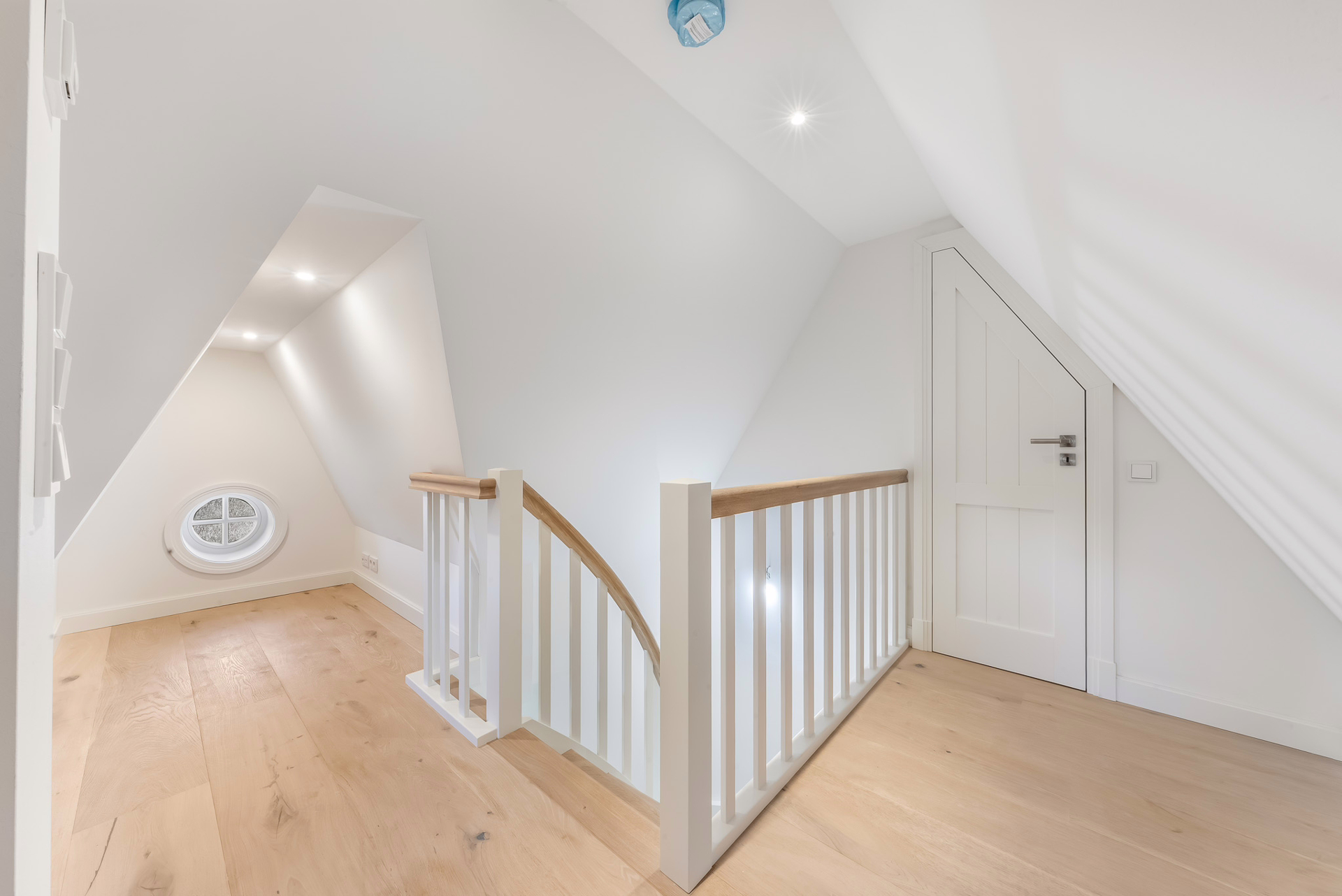 Bild - Neubau eines tollen Doppelhauses unter Reet mit genehmigter Ferienvermietung und Garage