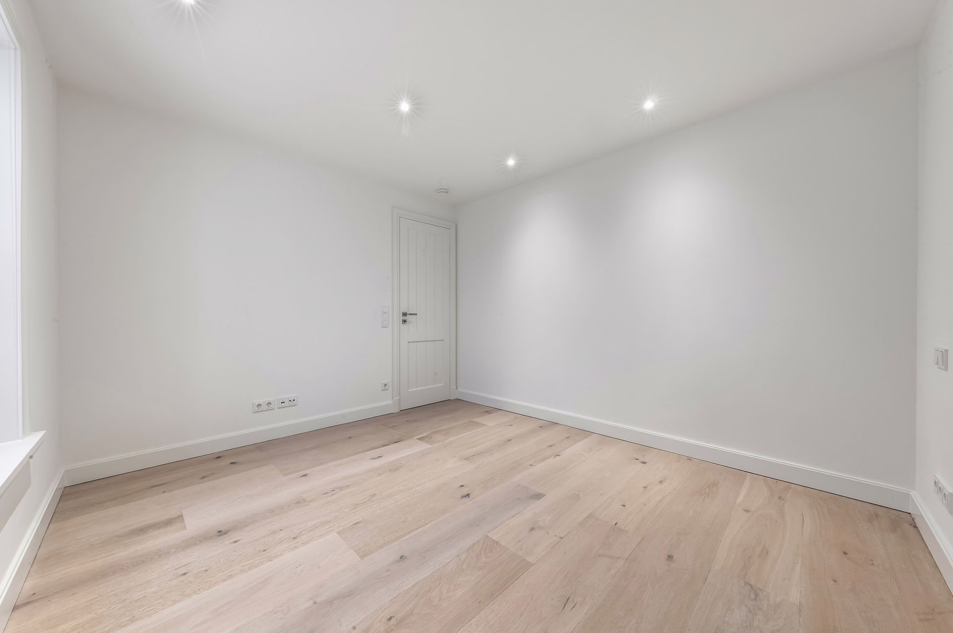 Bild - Neubau eines tollen Doppelhauses unter Reet mit genehmigter Ferienvermietung und Garage