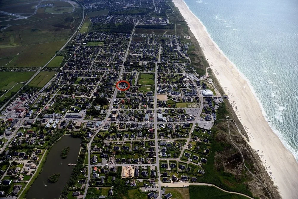 Luftbild - Großzügige Reethausteile in strandnaher Lage – 2 Ferienwohnungen und 1 Dauerwohnung –