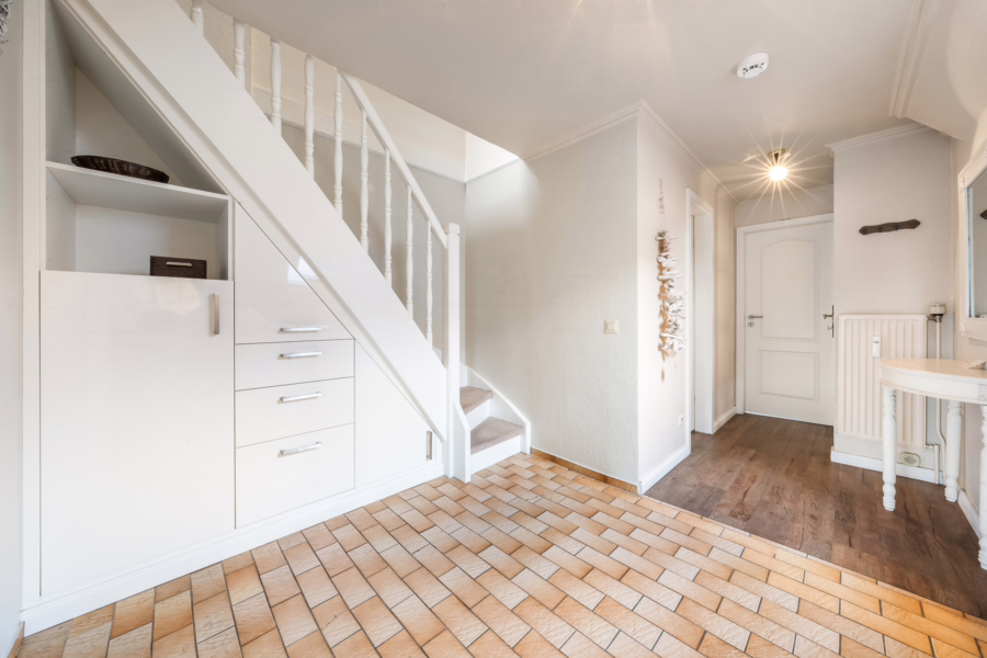 Bild - Doppelhaushälfte mit zwei Wohnungen in zentraler Lage von Westerland