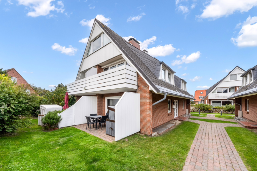 Bild - Doppelhaushälfte mit zwei Wohnungen in zentraler Lage von Westerland