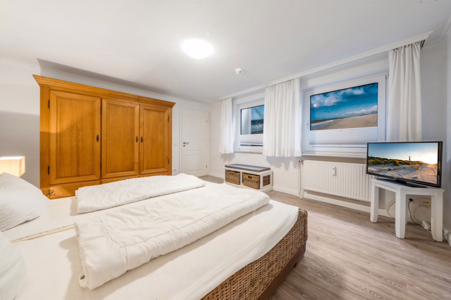 Bild - Doppelhaushälfte mit zwei Wohnungen in zentraler Lage von Westerland