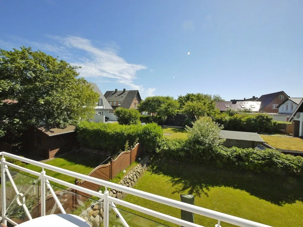 Ausblick vom Süd-Balkon - Sehr hochwertige Dachgeschosswohnung mit Süd-Balkon in strandnaher Lage von Westerland