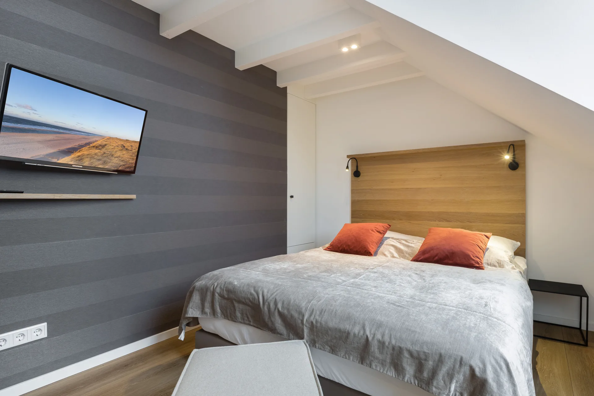 Bild - Stylische und exklusive Galeriewohnung mit Sauna, PKW-Stellplatz und Fahrstuhl in List
