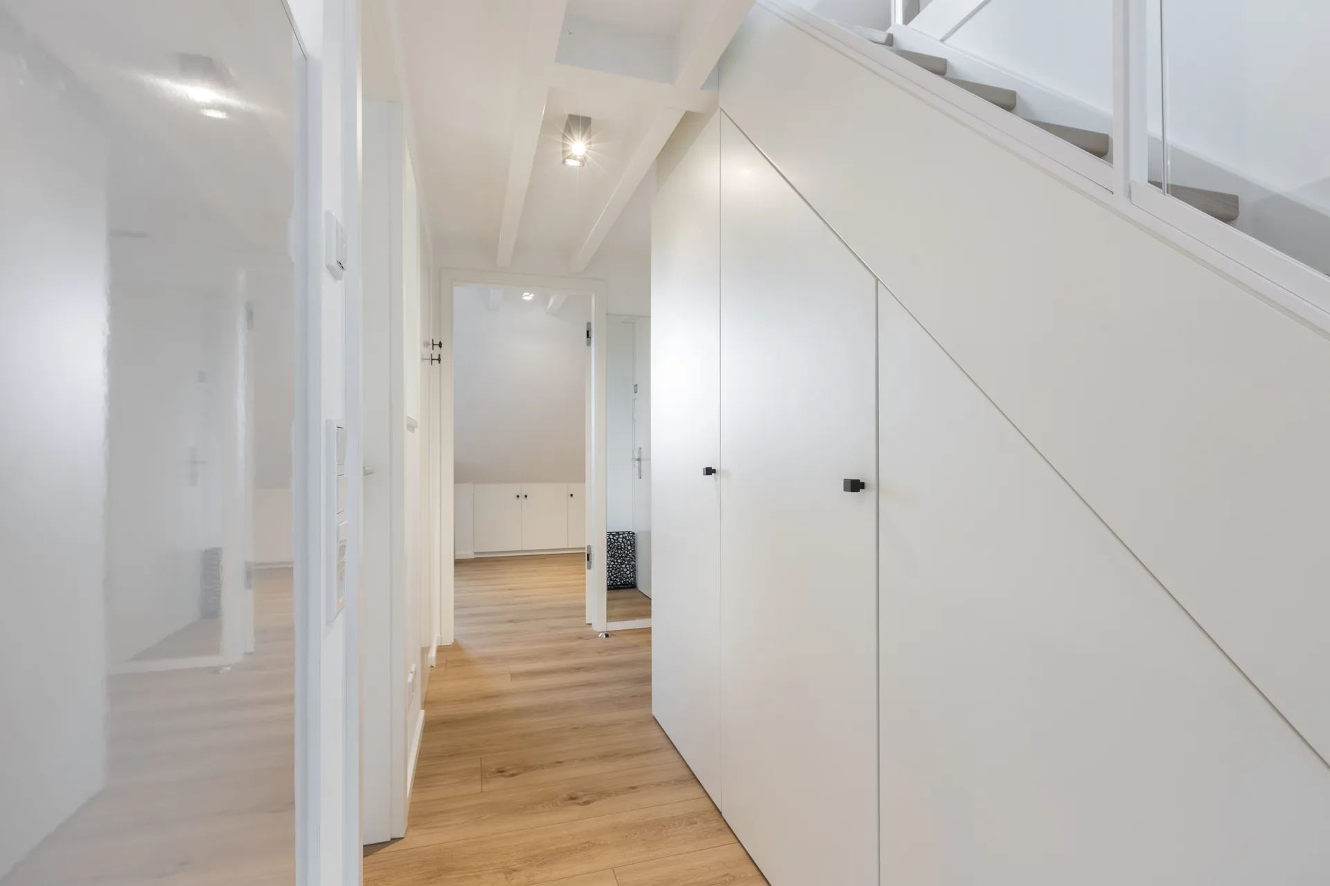 Bild - Stylische und exklusive Galeriewohnung mit Sauna, PKW-Stellplatz und Fahrstuhl in List